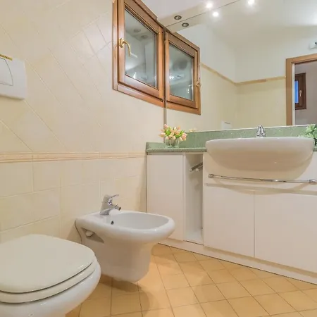 Apartment Honeymoon *
